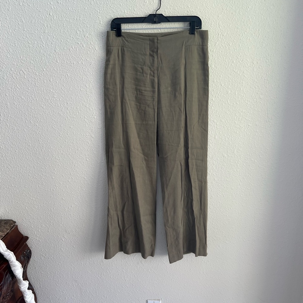 Green/Brown Pants
Farhi
Size: 6